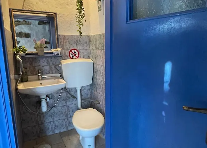 The Absolute Aegian View *